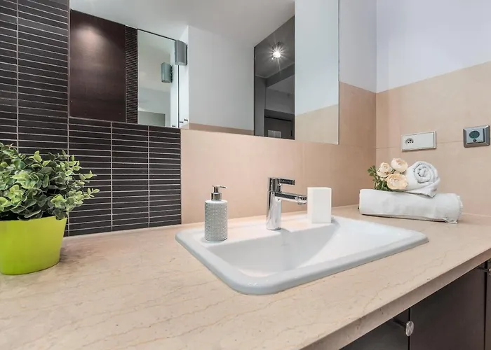 Hoza Center By Renters