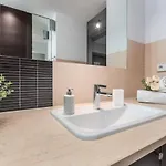 Hoza Center By Renters